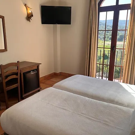 Sierra De Hotel