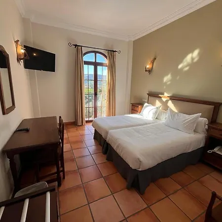 Sierra De Hotel 3*